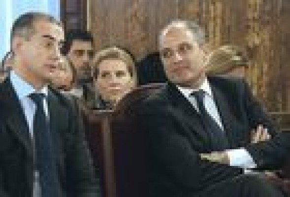 Camps y Costa no acudirán al Congreso del PP en Sevilla