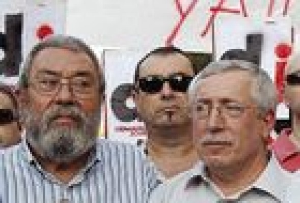 Toxo y Méndez piden reunirse con el Gobierno para evitar mayor conflictividad