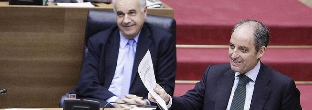 Camps reaparece en Les Corts siete meses después de su última asistencia a la cámara
