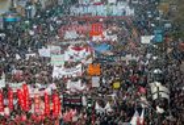 Decenas de miles de personas se manifiestan en la Comunitat contra los recortes del Consell