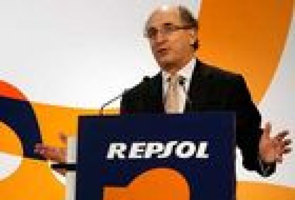 Repsol reduce un 53,3% su beneficio por los extraordinarios