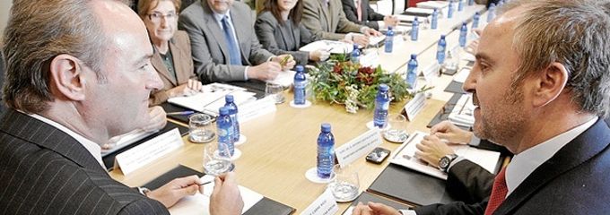 El conseller Cabré ordena revisar los expedientes de las ONG - 