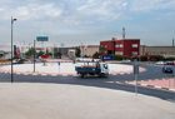 Las empresas del Polígono Fuente del Jarro estudian implantar un servicio de autobús directo