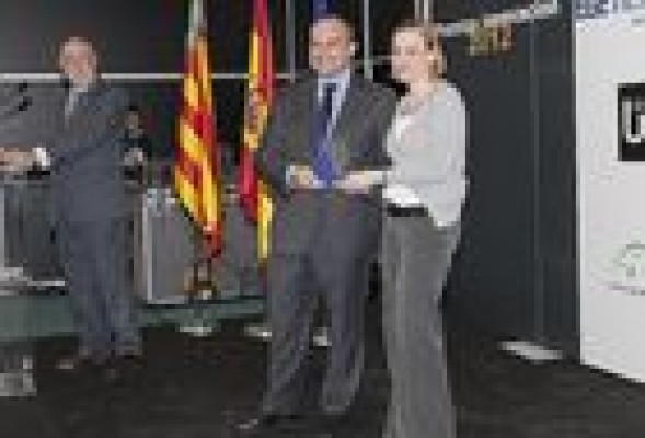 <strong>Cespa recibe el premio <br />
