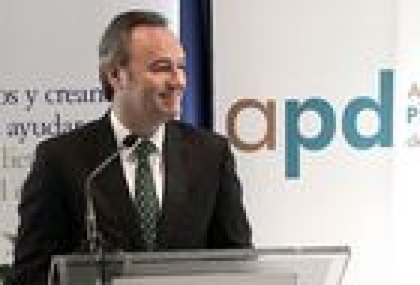Fabra anuncia un nuevo ajuste de entre 400 y 500 millones de euros para cumplir con el déficit