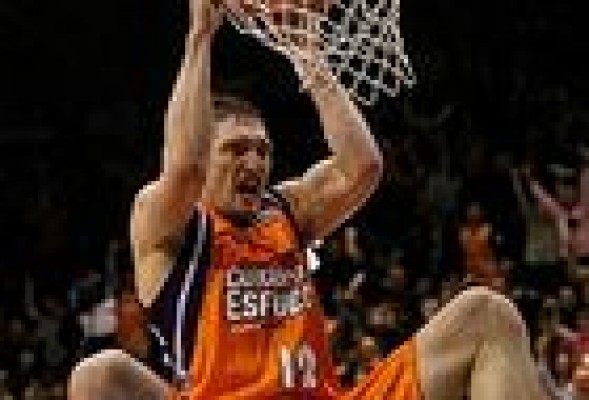 Rafa Martínez encesta su triple 400 en ACB
