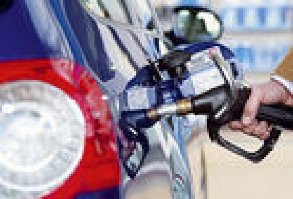 La gasolina impulsa una décima la inflación en febrero
