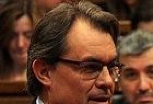 Cataluña enseña el camino a otras autonomías: aprueba el euro por receta y la tasa turística
