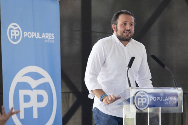 El PP de Elche exige la dimisión de la edil y conseller de Educación 