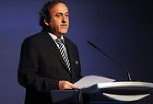 Platini asegura que los clubes europeos deben 1600 millones de euros 