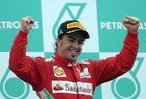 Alonso da una lección en Sepang y se pone líder del Mundial
