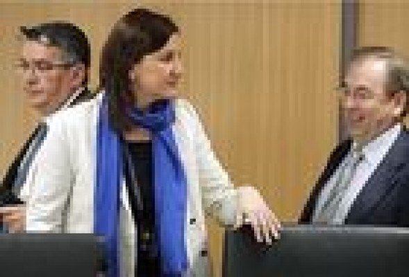 Interventores de toda la Generalitat revisan más de 300.000 facturas 'ocultas' en Sanidad