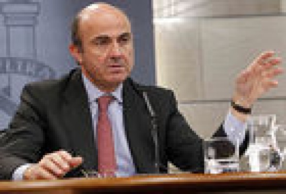 El ministro de Economía asegura que los hispabonos pueden ser una realidad en verano