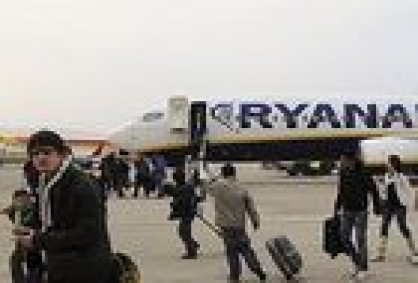 Ryanair tendrá que embarcar a sus pasajeros por un 'finger'