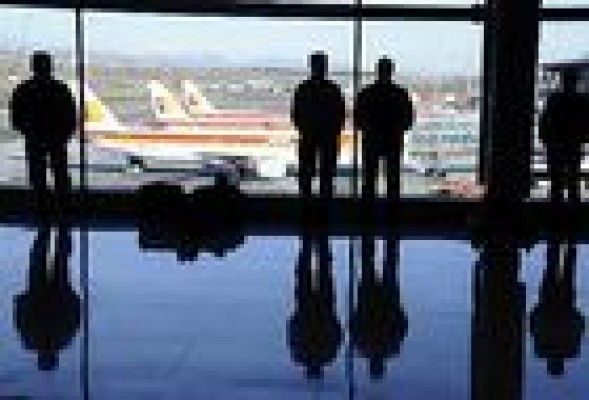Los pilotos de Iberia convocan nuevas jornadas de huelga los lunes y viernes desde el 9 de abril