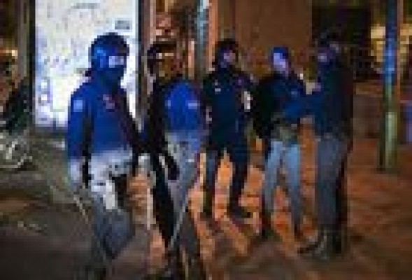 Detenidas 33 personas y heridos leves cinco agentes en el inicio de la huelga