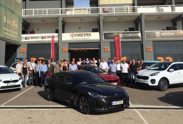 Kia Autopista Sur, con sus clientes profesionales en el Circuit