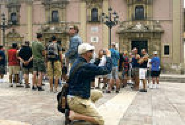 El turismo sale al rescate de España