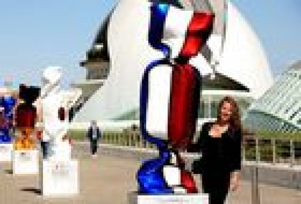 Laurence Jenkell endulza con banderas el Paseo del Arte del Umbracle