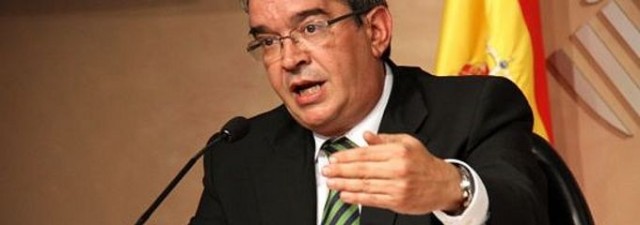 El conseller Vela se dirige a los funcionarios para contraprogramar a los sindicatos