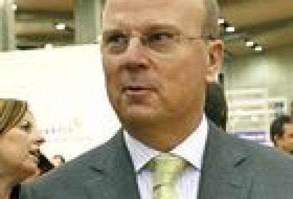 El conseller Máximo Buch pone como ejemplo de ahorro la gestión en la administración de medicamentos