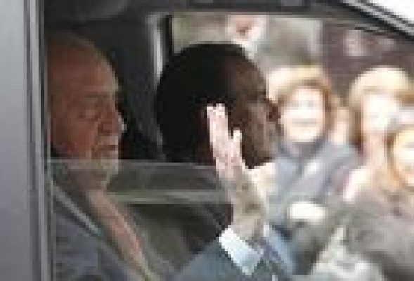 Los asesores de la Casa Real aconsejaron al Rey pedir disculpas por el viaje