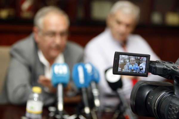 Sin presidente, pero con comunicado