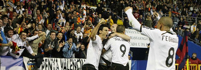 El Valencia busca el perdón de Mestalla en un partido clave ante el Betis 