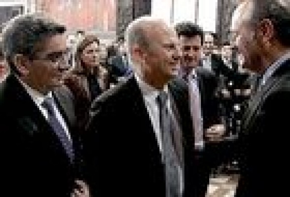 El Consell concentra los recortes en funcionarios, educación y sanidad mientras las empresas públicas continúan casi 'intactas'