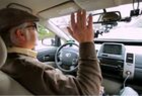 El coche de Google que conduce sólo se saca el carné