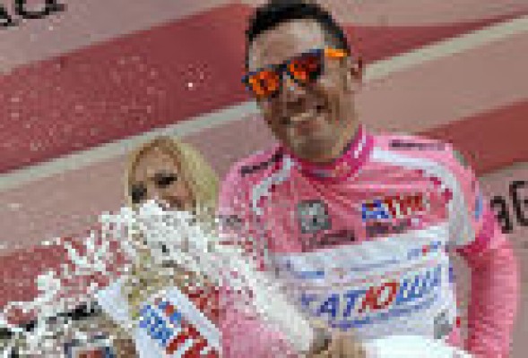 'Purito' Rodriguez gana la etapa y se coloca la maglia rosa 