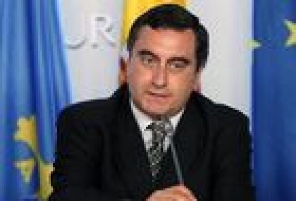 El Gobierno suspende a Asturias y le exige recortar en sanidad y educación 