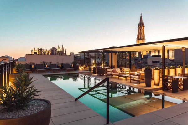 CaixaBank lanza el premio Hotels&Tourism por la innovación y sostenibilidad del sector