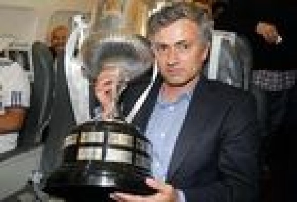 José Mourunho renueva con el Real Madrid hasta 2016