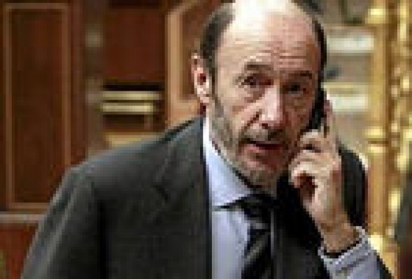 Rubalcaba insiste a Rajoy en su idea de flexibilizar el calendario de déficit