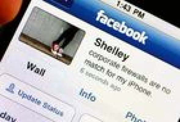 Facebook prepara su propio smartphone con exingenieros de Apple