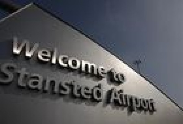 Un tribunal británico permite a Ferrovial recurrir la venta de Stansted
