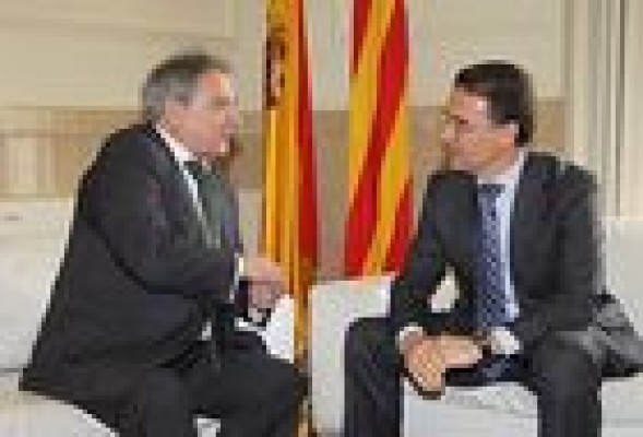 Alfonso Rus presenta 2.500 avales entre los que se incluyen el de Rita Barberá y Francisco Camps