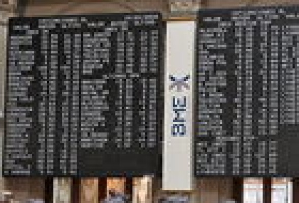 Final feliz: el Ibex sube un 2,4% y la prima cae a 494 puntos