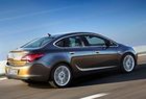 Opel amplía la gama del Astra con un Sedán