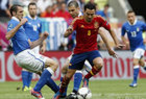 España empata ante Italia en el debut (1-1)