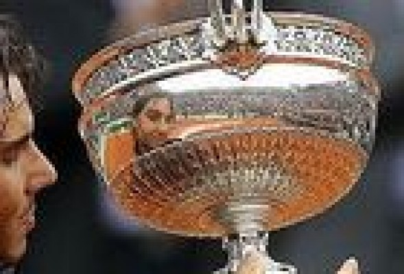 Nadal y Djokovic reanudarán hoy la final de Roland Garros 