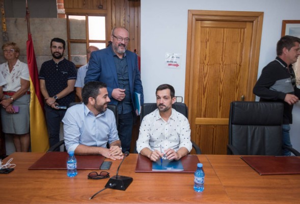 Miquel García, nuevo alcalde de Benitatxell: se la devuelve a su antecesor, pero se lleva la tarjeta roja