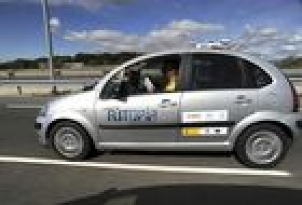 El CSIC desarrolla un coche que recorre 100 kilómetros sin conductor