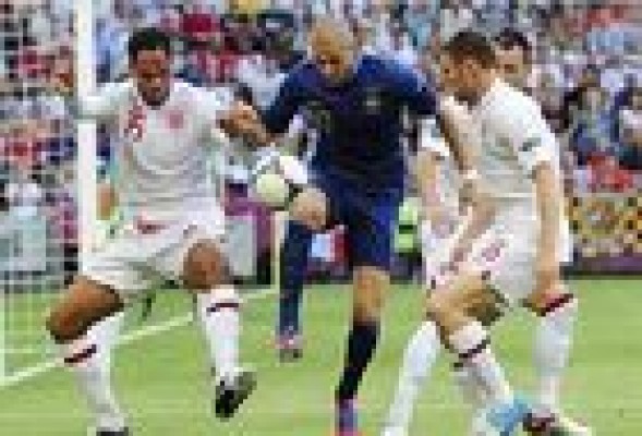 Francia e Inglaterra se reparten los puntos en el debut (1-1)