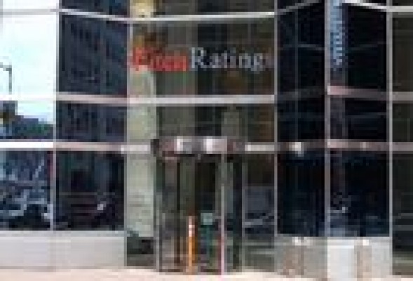 A Fitch no le tiembla la mano: rebaja el rating de 18 entidades bancarias españolas