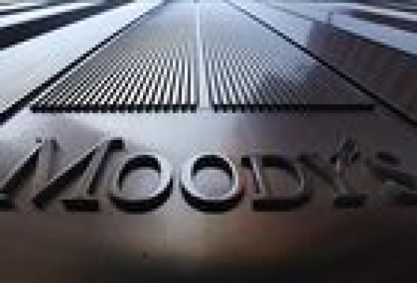 Moody's deja la nota de España a un paso del bono basura