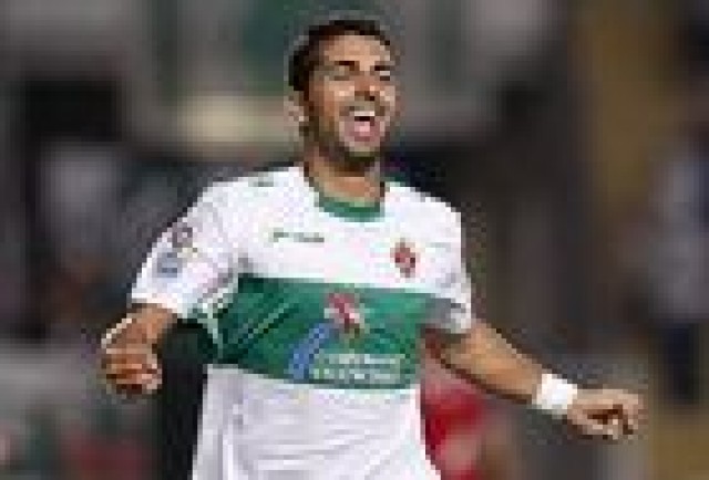Ángel ya es nuevo delantero del Levante 