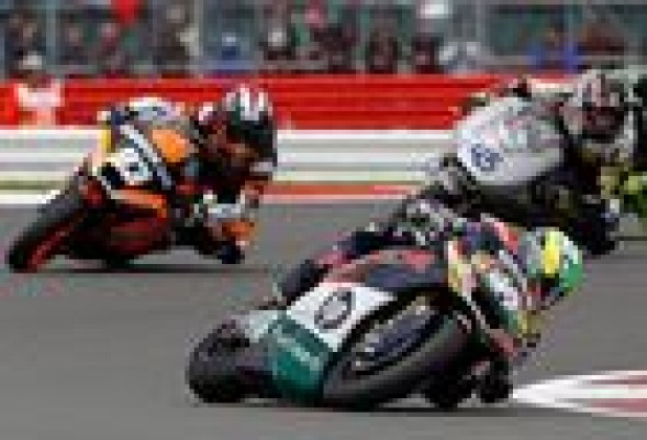 Espargaró se quita el mal sabor de Montmeló con una victoria 