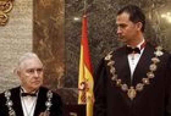 La falta de apoyos a Dívar se hace evidente en el bicentenario del Supremo